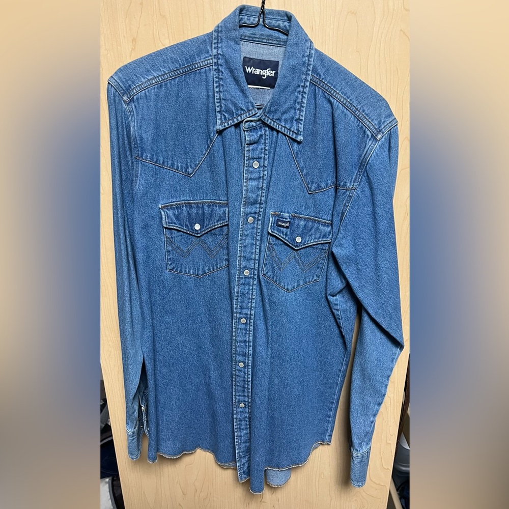 Wrangler Men’s Denim Collared Pearl Snap Button Up